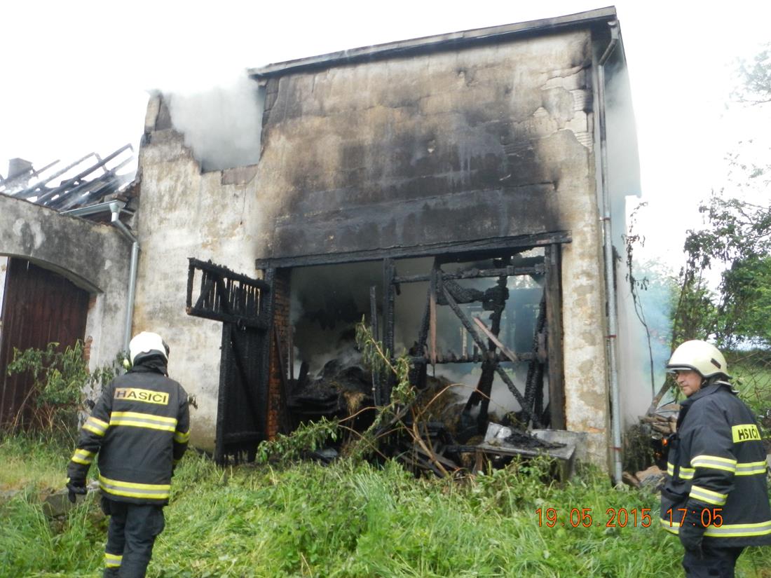 4 Požár statku, Trhové Sviny - 19. 5. 2015 (5).JPG