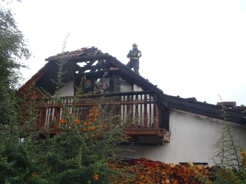 5.9.2016 (RO 15.44) požár RD Litohlavy.JPG