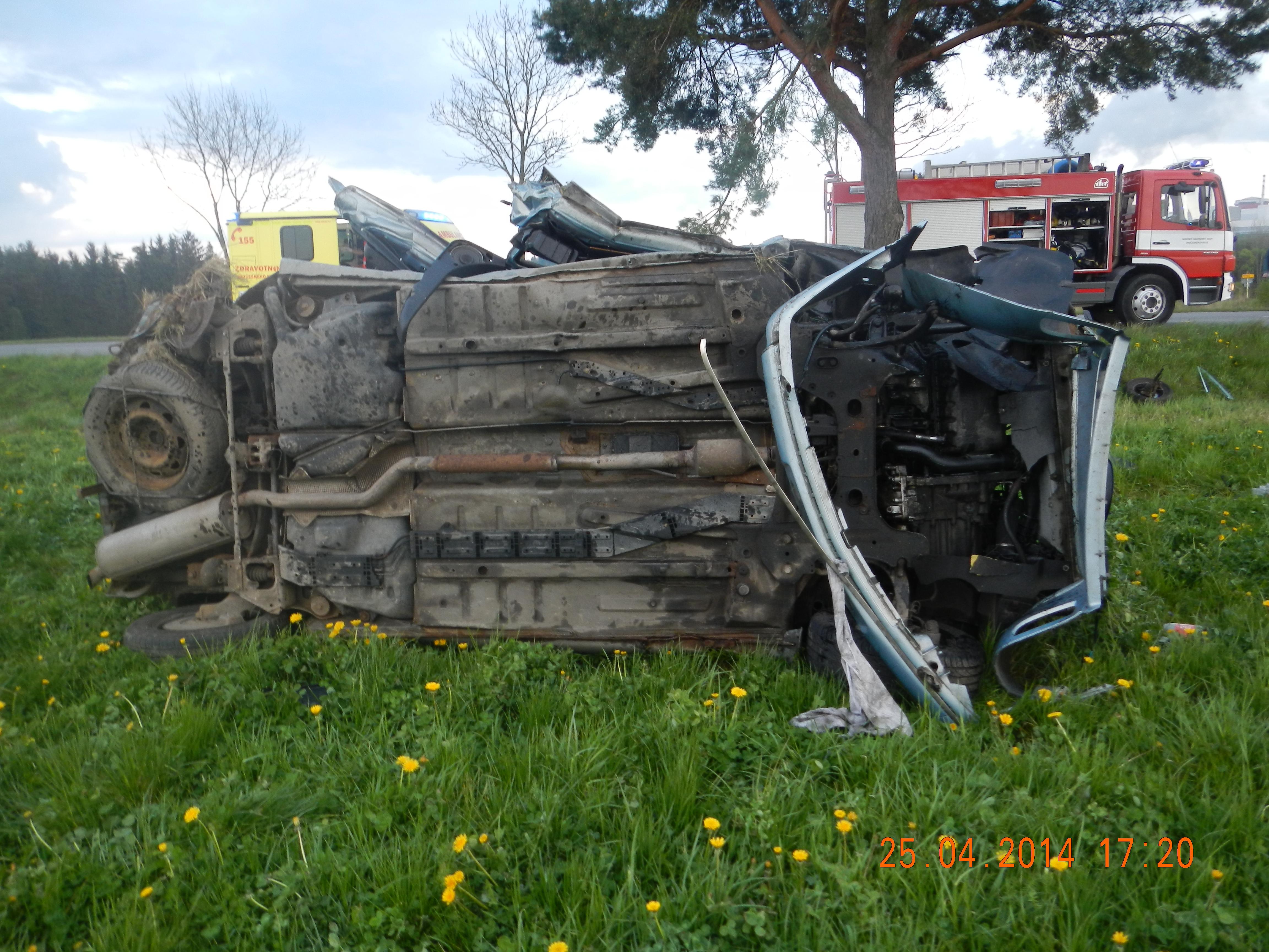 6 Dopravní nehoda OA, Záluží - 25. 4. 2014 (1).JPG