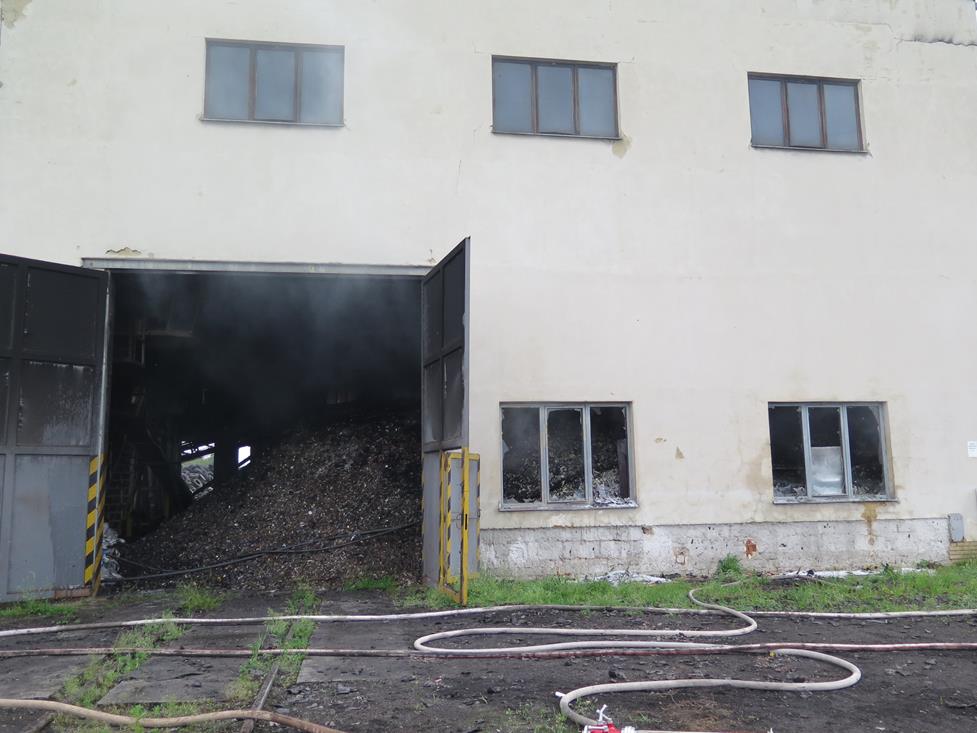 6 Požár pneumatik, Ražice - 14. 5. 2016 (1).JPG