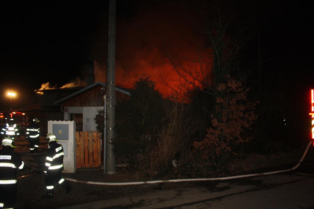 7 Požár truhlárny, Haklovy Dvory - 6. 2. 2015 (2).JPG