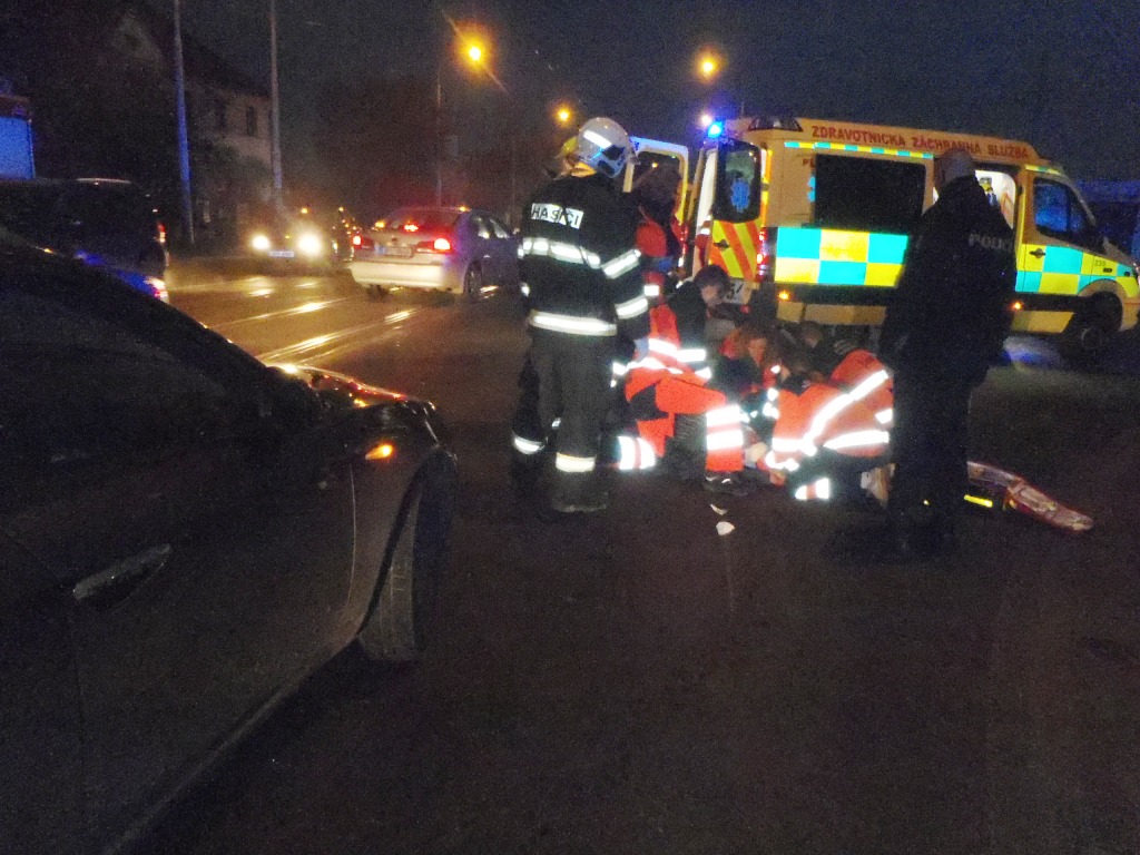 7.12.2016 (PM 16.31) DN Plzeň - sražený chodec.JPG
