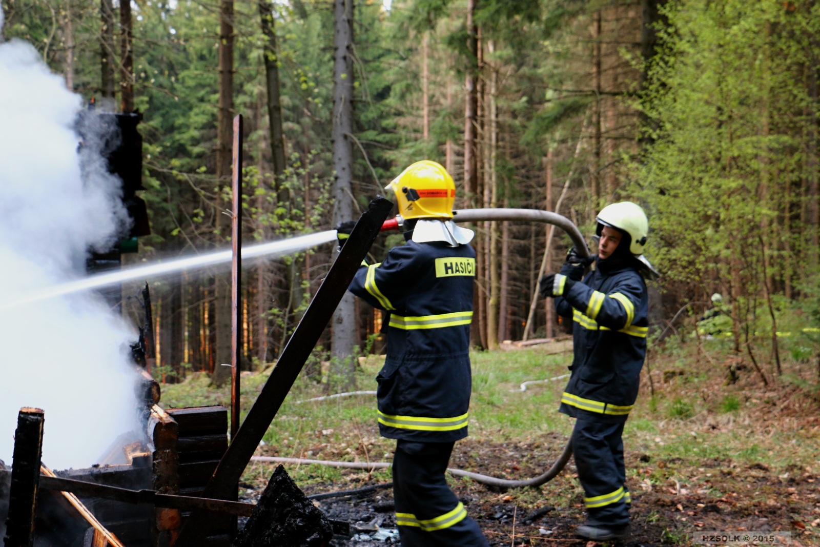 8 P_NB_2-5-2015 Požár chaty Jivová směr Domašov nad Bystřicí (32).JPG