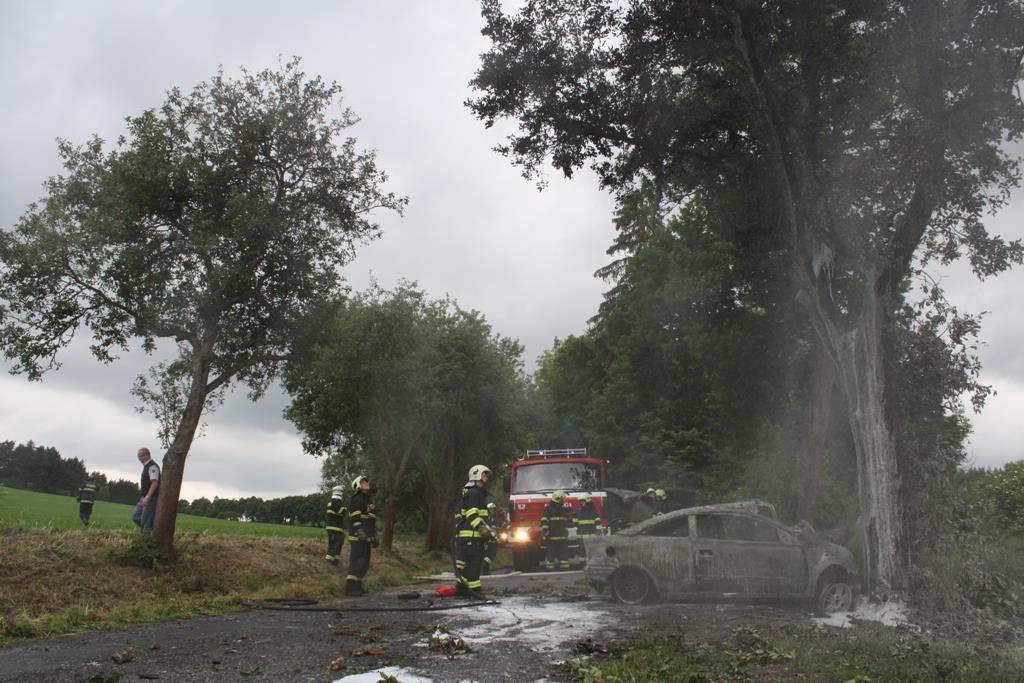8 Požár OA, Kalenice - 19. 6. 2015 (8).JPG