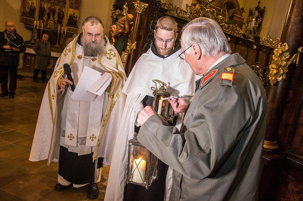 9 Betlémské světlo 2015, Vyšší Brod - 19. 12. 2015 (8).jpg
