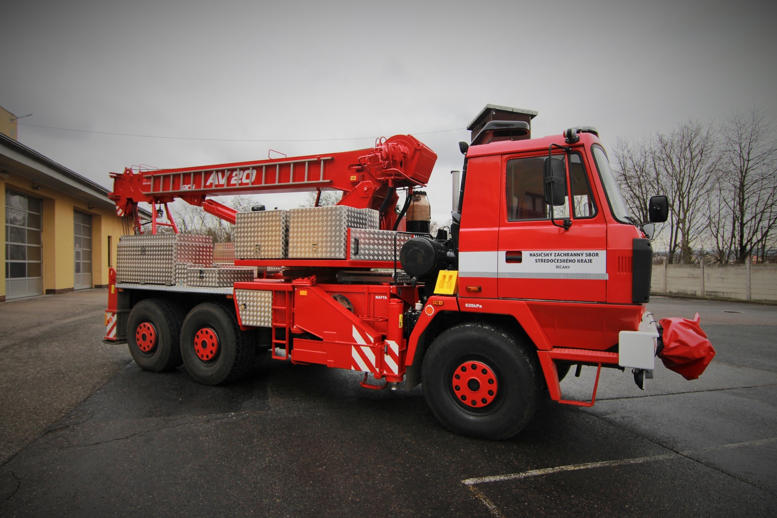 AV20-013.JPG