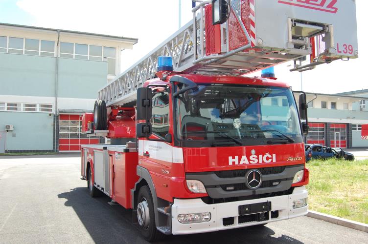 Automobilový žebřík AZ 39 Mercedes