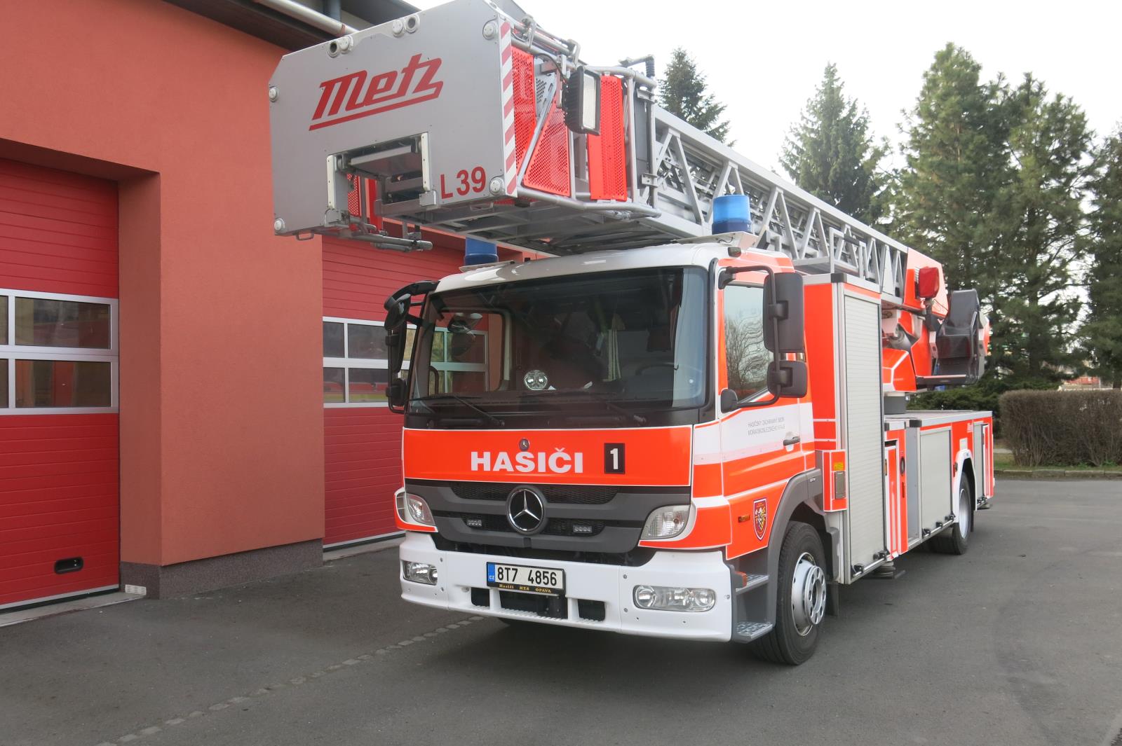 Automobilový žebřík 30m.JPG