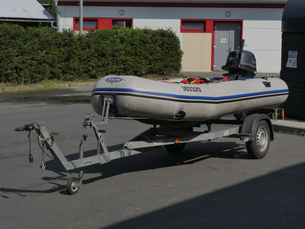 Člun Zodiac 01.JPG