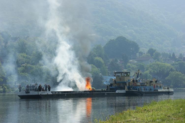 Cvičení požár lodi Vaňov (1).jpg