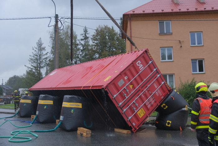 DN_MANvyprostenikontejnerTrojanovice (23).JPG