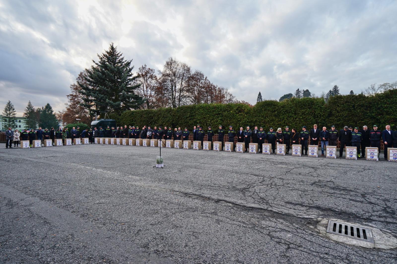 Dobrovolní hasiči Libereckého kraje převzali věcné dary za zásah v Hřensku