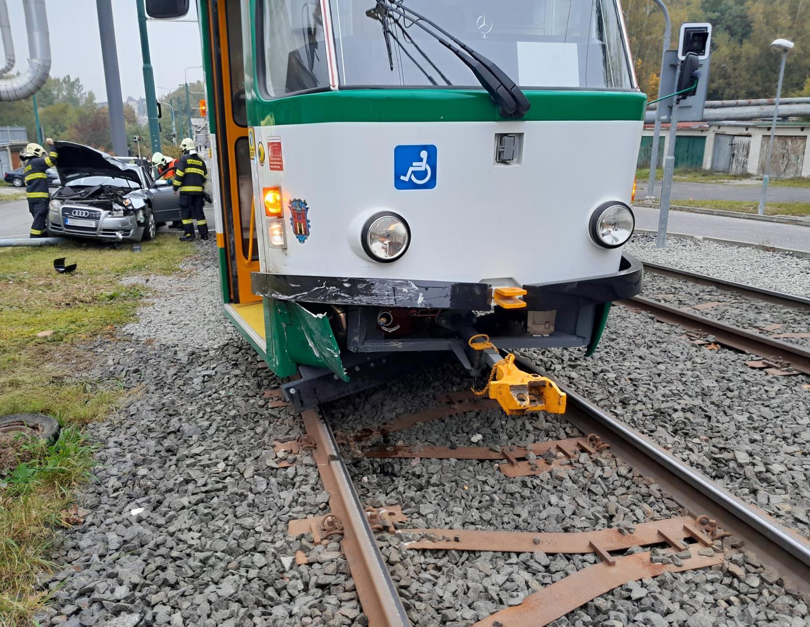 Dopravní nehoda automobilu a tramvaje v Liberci