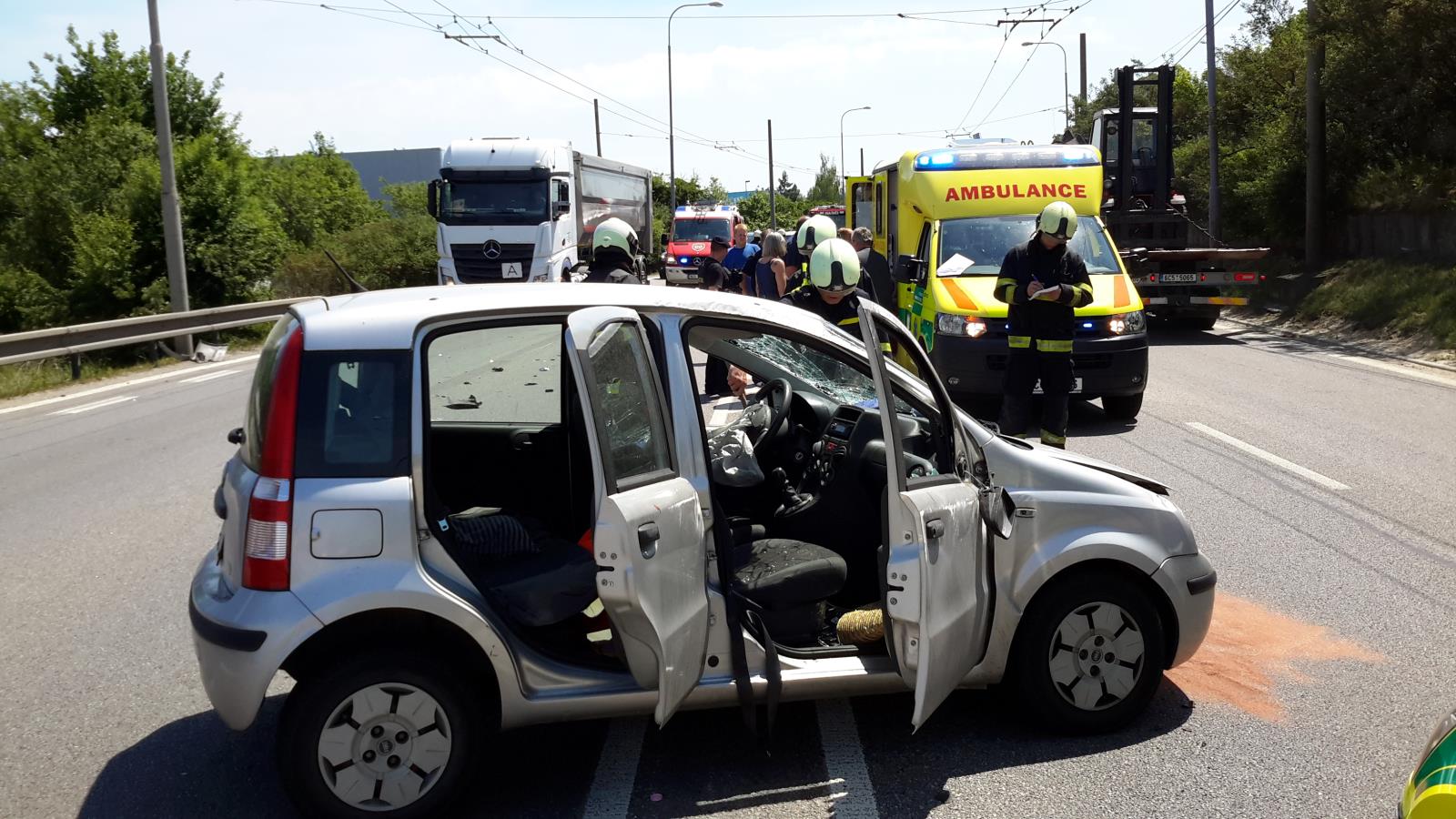 Dopravní nehoda 2 OA, České Budějovice - 29. 5. 2017 (3).jpg