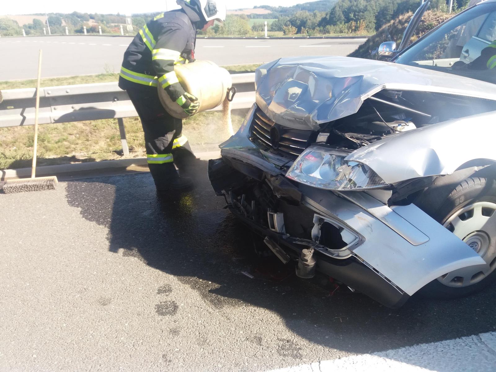 Dopravní nehoda 3 OA, Mitrovice - 30. 9. 2018 (3).jpg
