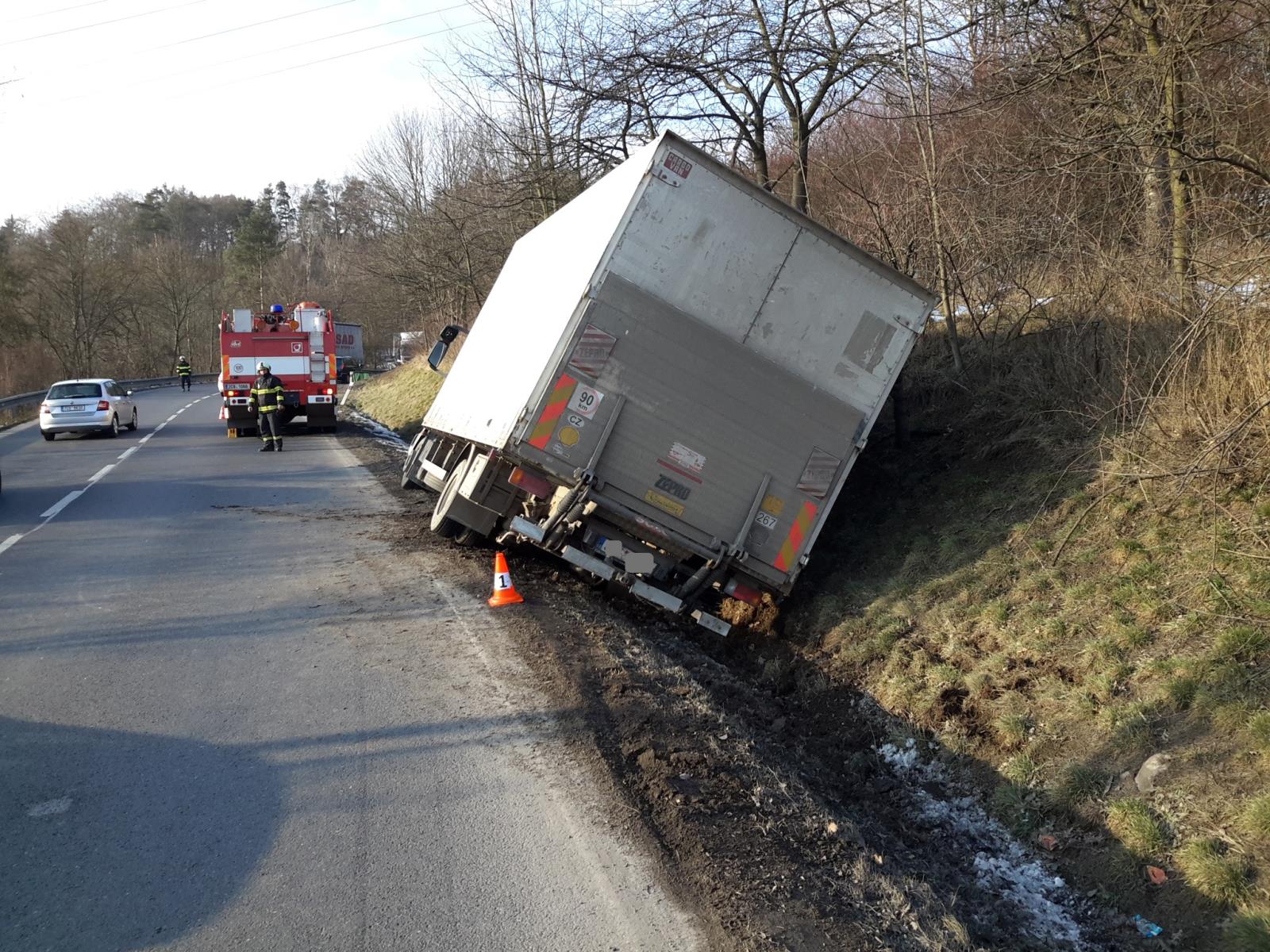 Dopravní nehoda NA, Dolní Novosedly - 22. 2. 2018 (1).jpg