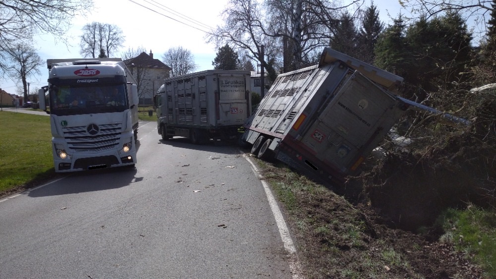 Dopravní nehoda NA, Putim - 13. 4. 2022 (1).jpg