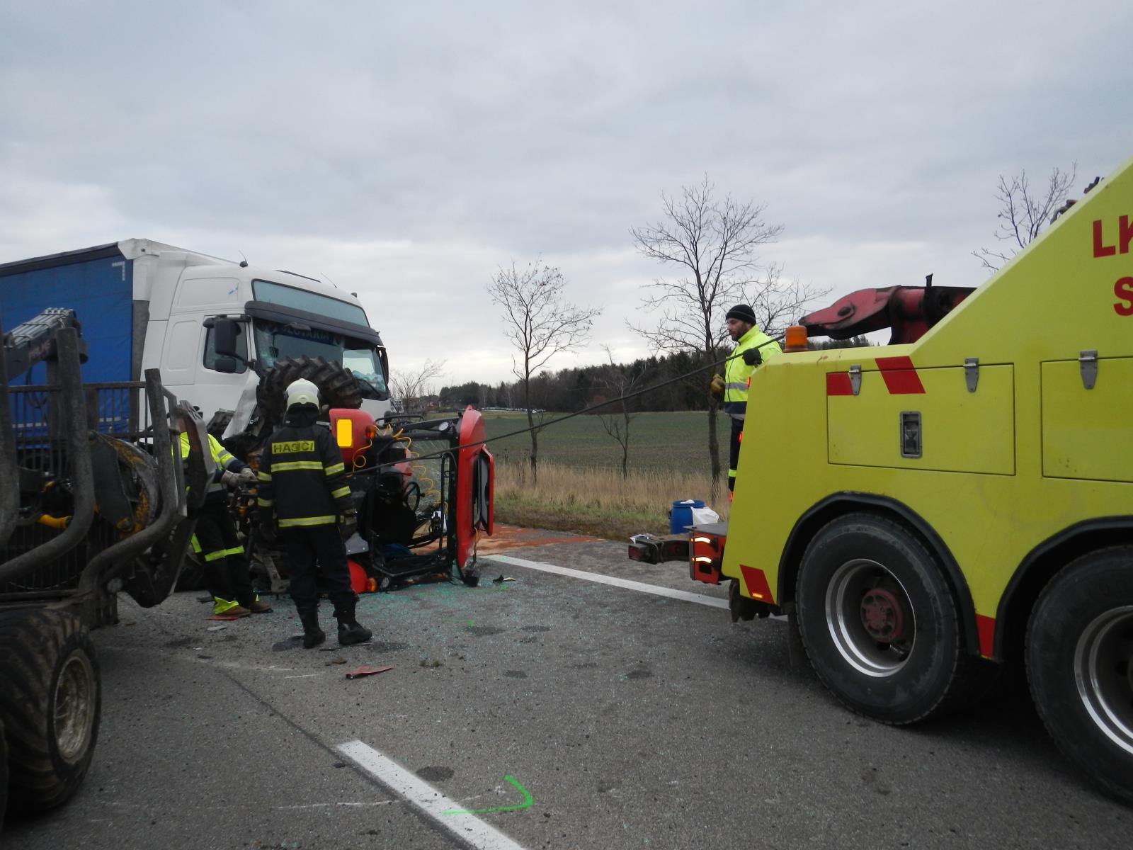 Dopravní nehoda NA a traktoru, Třeboň - 27. 11. 2017 (4).JPG