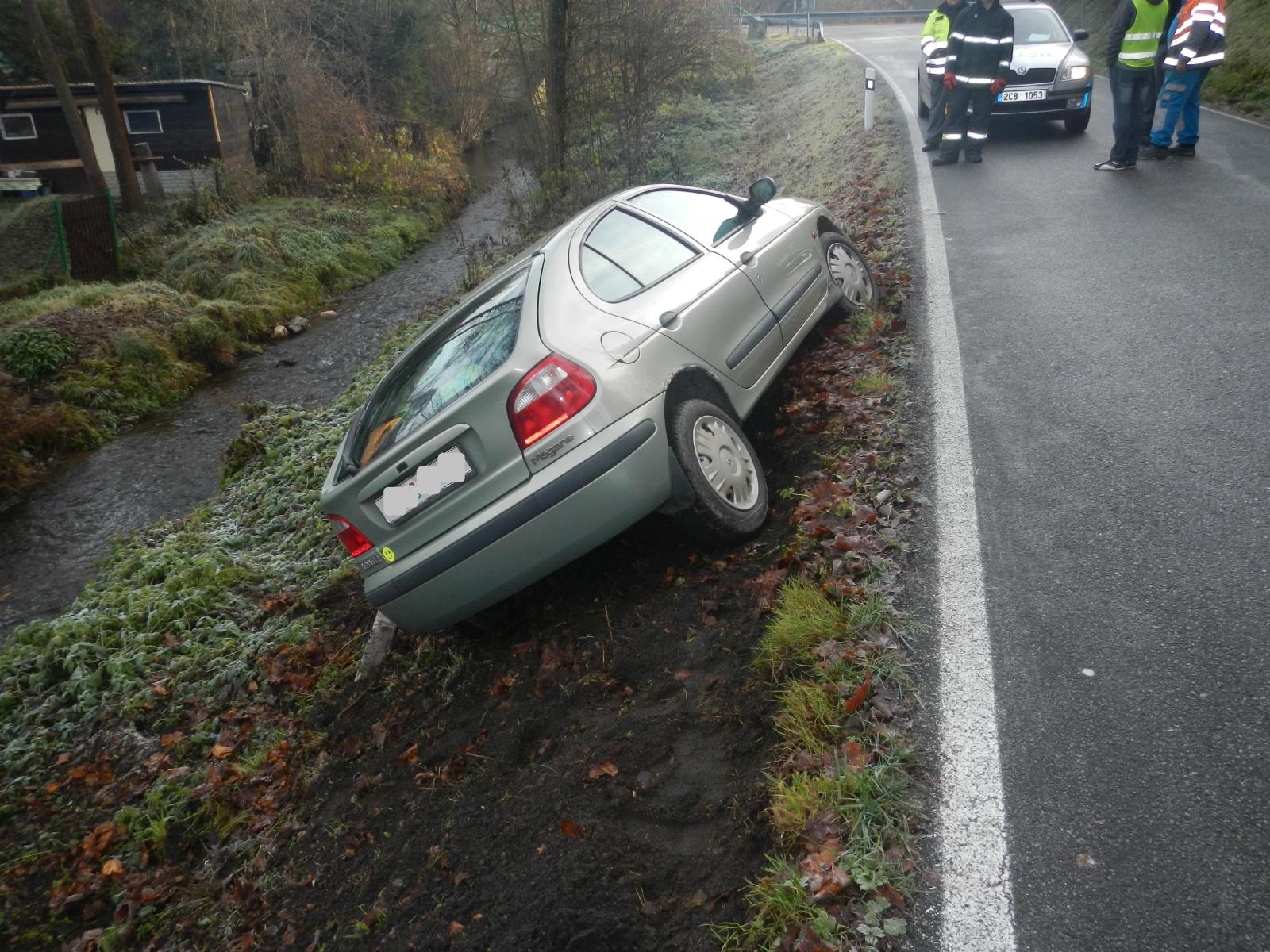 Dopravní nehoda OA, Ostrov - 22. 11. 2016 (2).JPG
