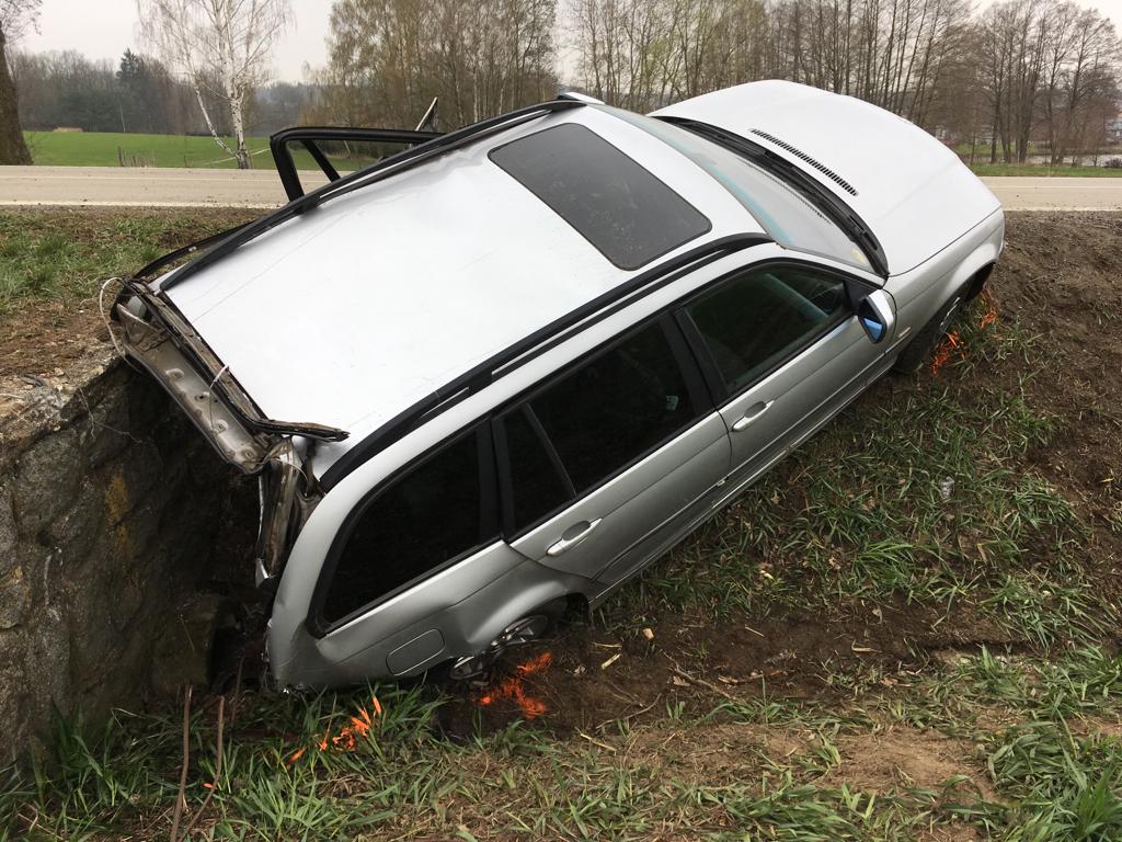 Dopravní nehoda OA, Otín - 14. 4. 2019 (3).jpg