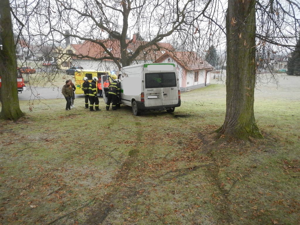 Dopravní nehoda dodávky, Zvěrotice - 18. 12. 2016 (2).JPG