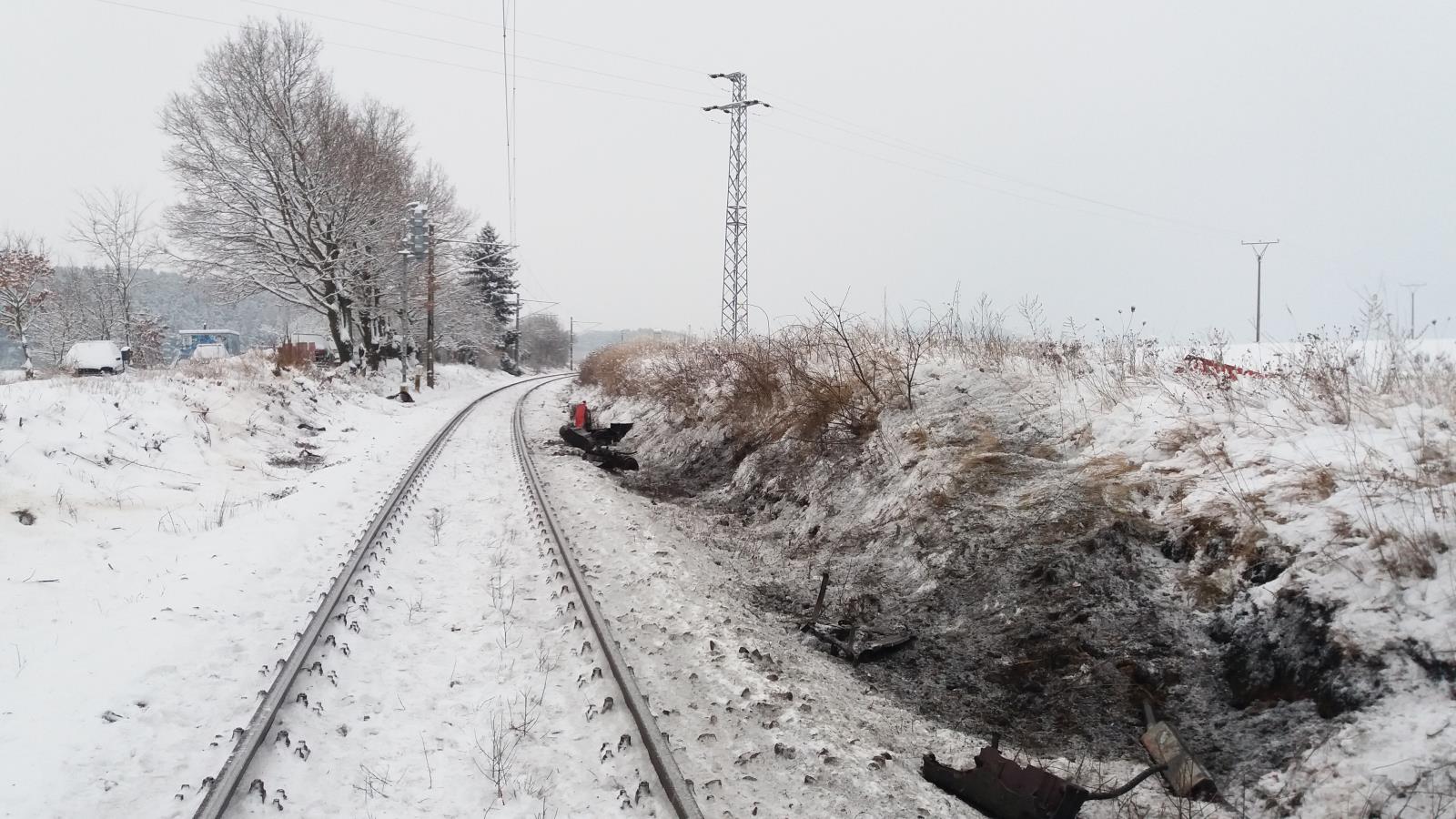Dopravní nehoda traktoru a vlaku, Horní Poříčí - 8. 2. 2018 (3).jpg