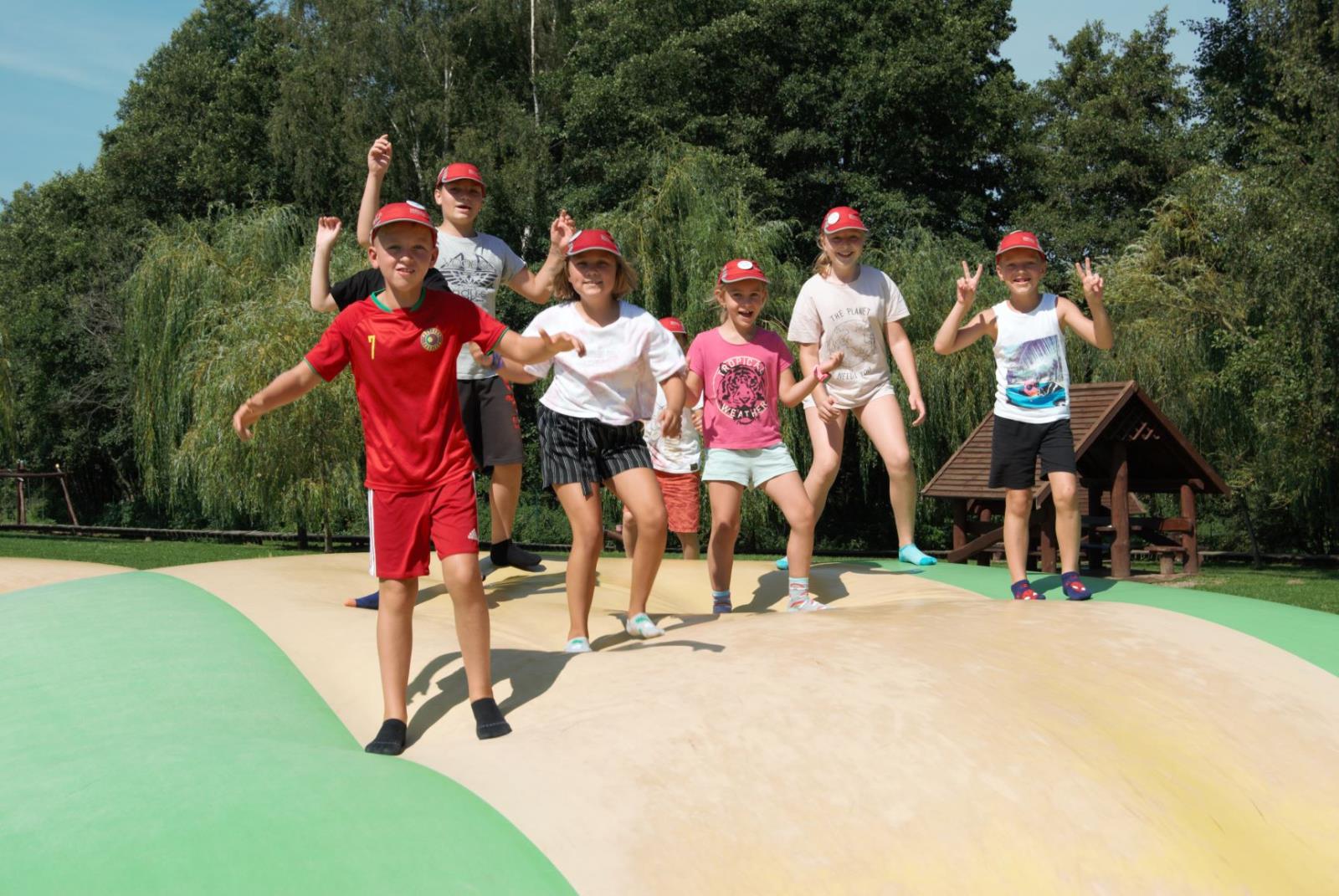 Farma Soběhrdy-trampolína.jpg
