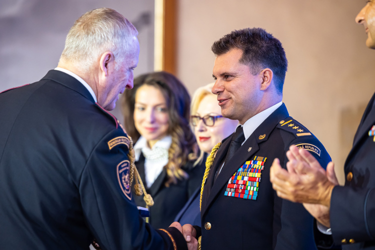 Generální ředitel hasičů předal nejvyšší ocenění Hasičského záchranného sboru České republiky