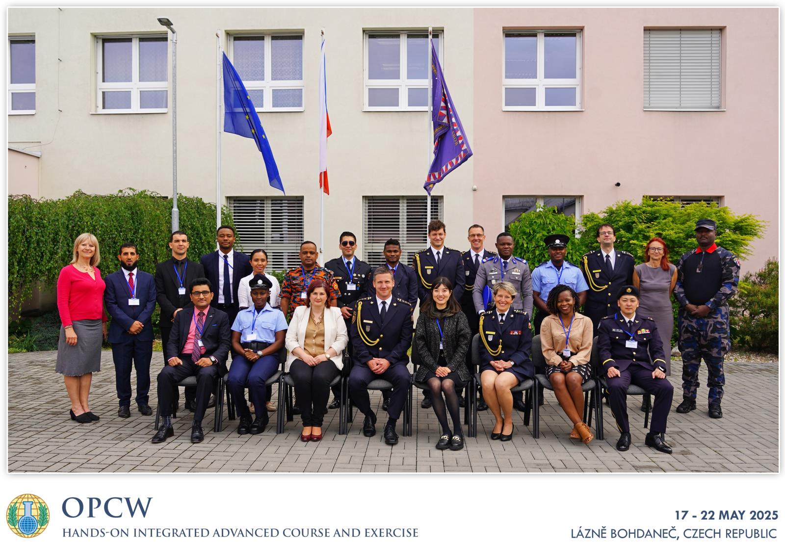 Group_Photo_2025_2-web.jpg