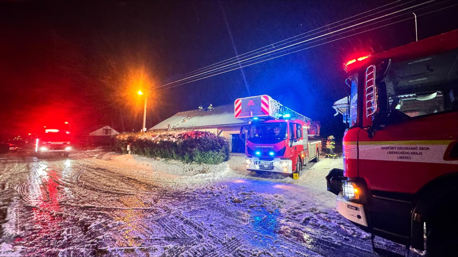Hasiči požár zlikvidovali přbližně deset minut před 23. hodinou