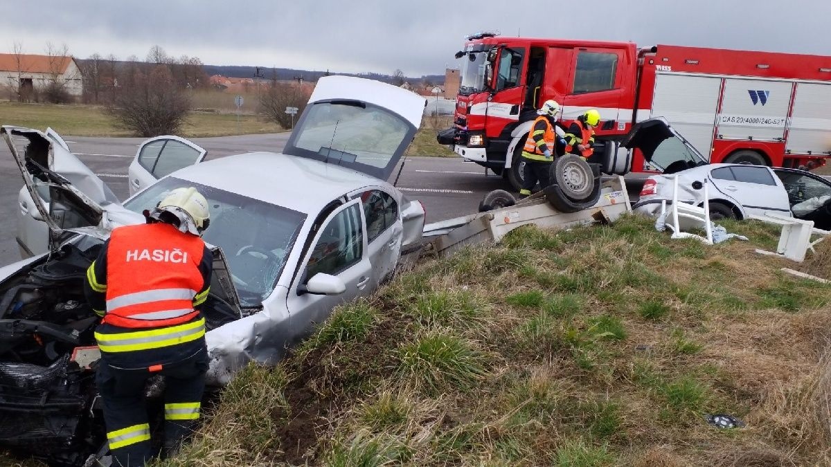 Horní Ředice dopravní nehoda4 14.3.2021.jpg