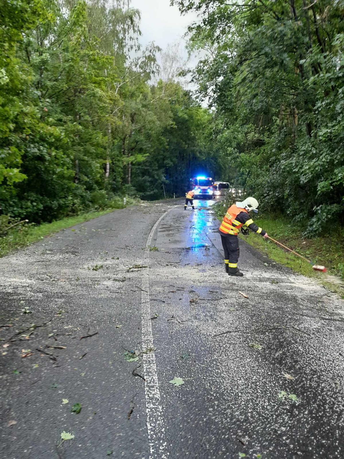 Likvidační práce po bouřkách