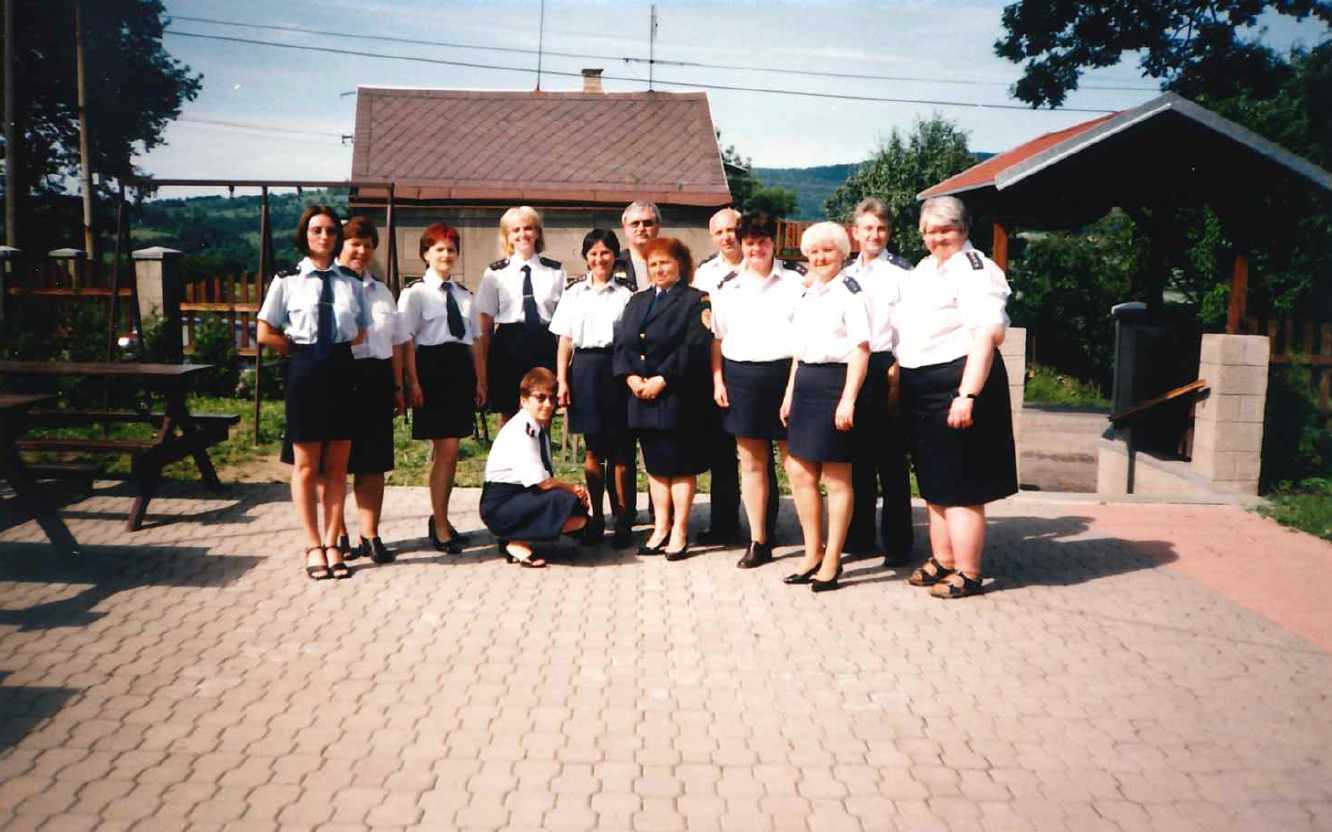 Marie Petrlíková třetí z pravé strany