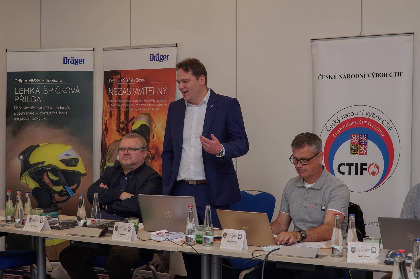 Mezinárodní jednání CTIF HazMat komise_diskuse účastníků (2).JPG