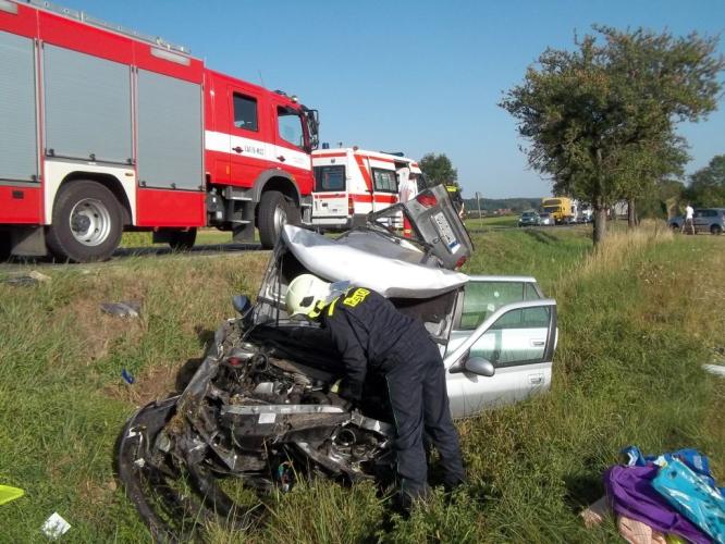 Kolize vozidla mezi Ostřetínem a Holicemi