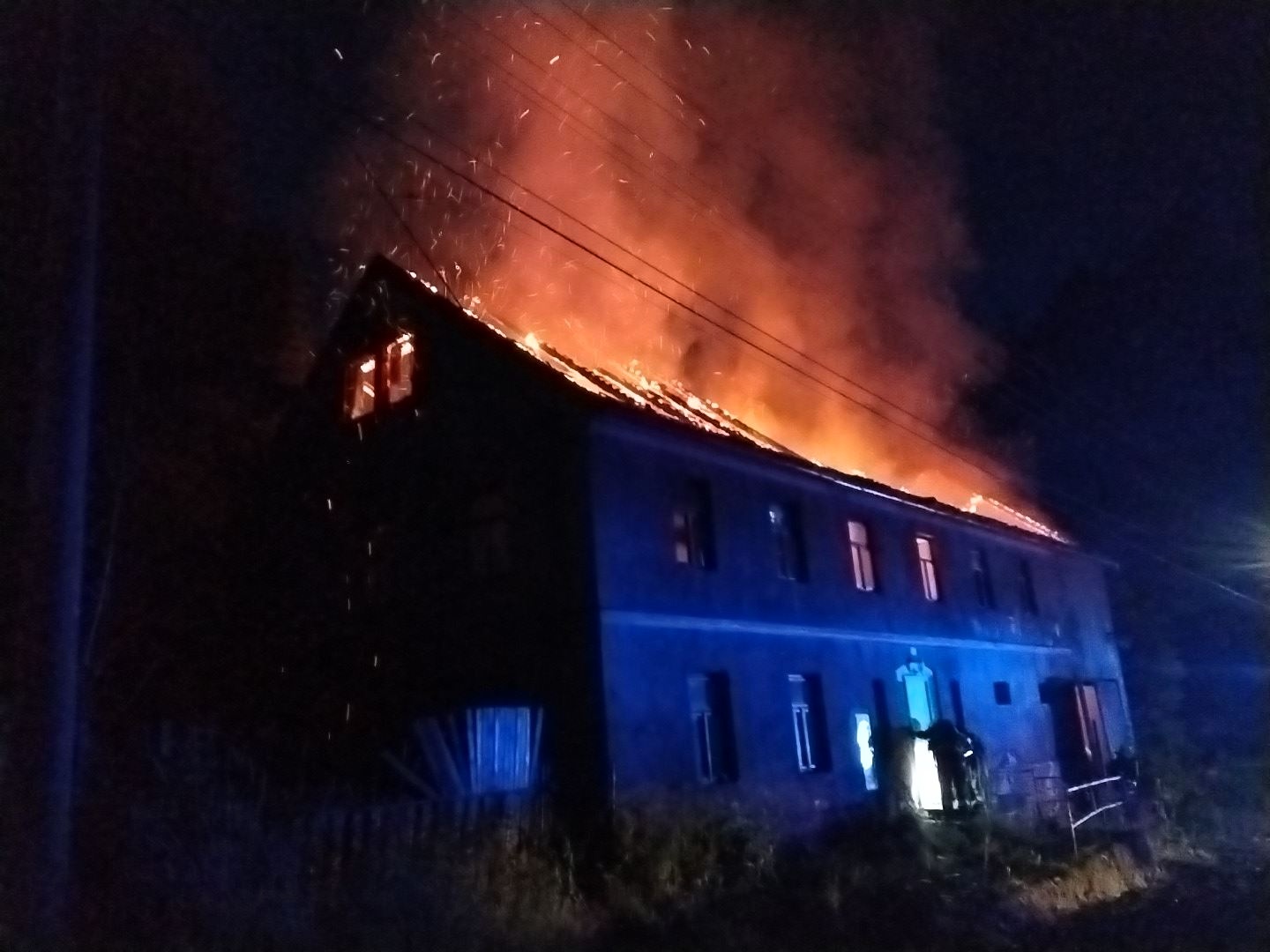 Požár opuštěného domu v Horní Polici na Českolipsku likvidovalo 5 hasičských jednotek