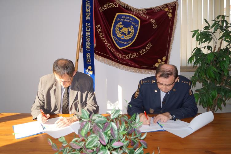 Podpis dohody HZS a ČIŽP (1).JPG