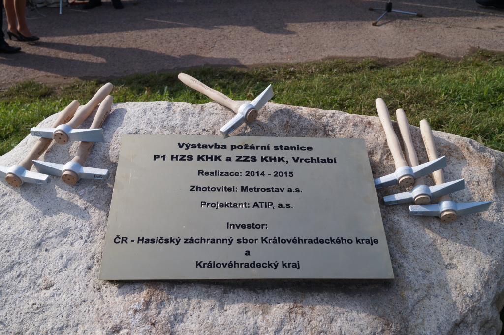 Položení zákl. kamene stanice a střediska ZZS Vrchlabí.JPG
