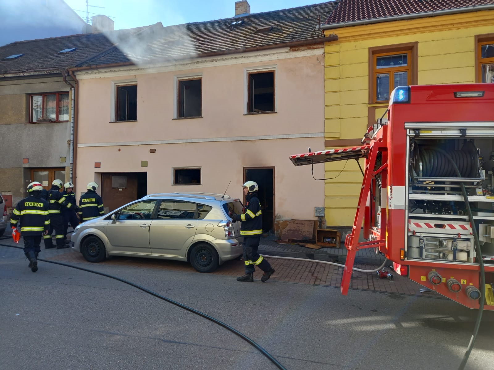 Požár bytu, Písek - 22. 3. 2022 (1).jpg