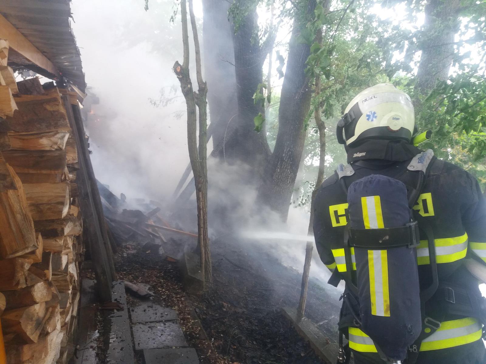 Požár dřeva, Planá nad Lužnicí - 24. 5. 2018 (10).jpg
