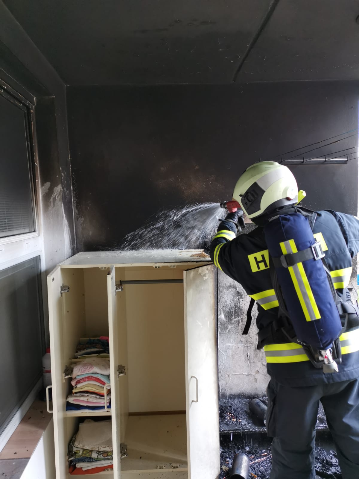 Požár lodžie, České Budějovice - 18. 2. 2020 (4).jpg