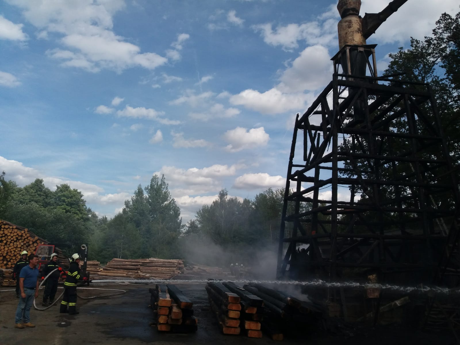 Požár sila, Nová Vráž - 8. 7. 2019 (1).jpg