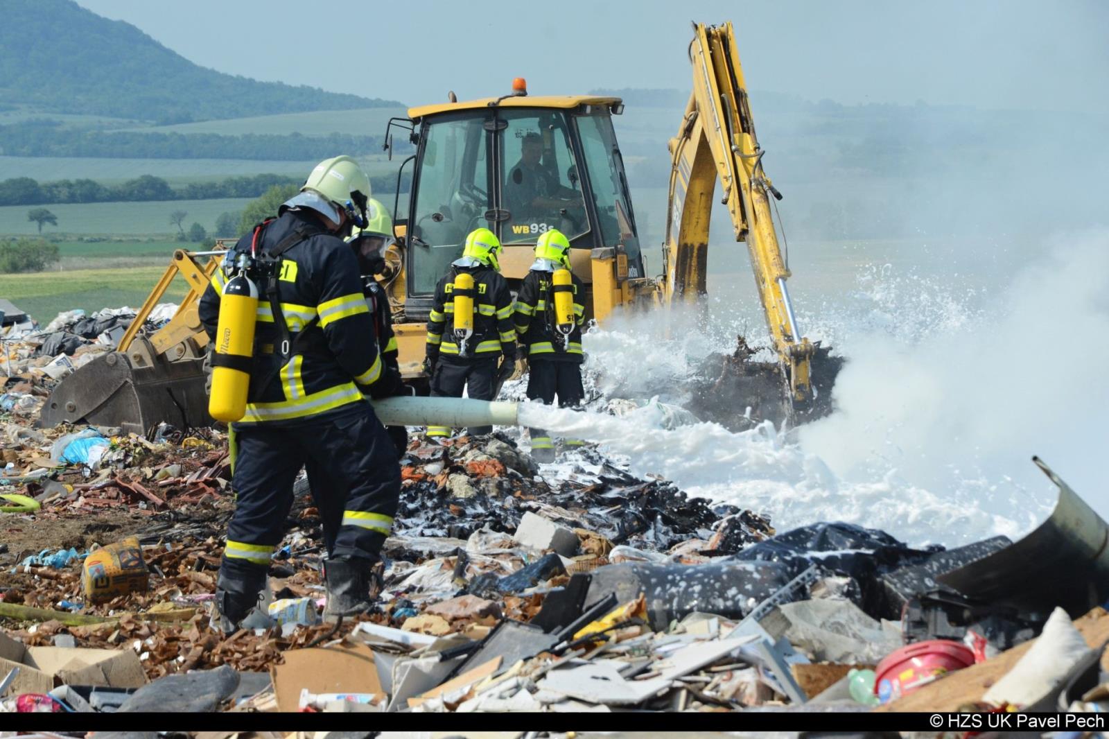 Požár skládky Siřejovice 6.jpg