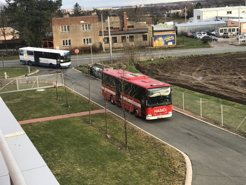 Příjezd evakuačního autobusu.JPG