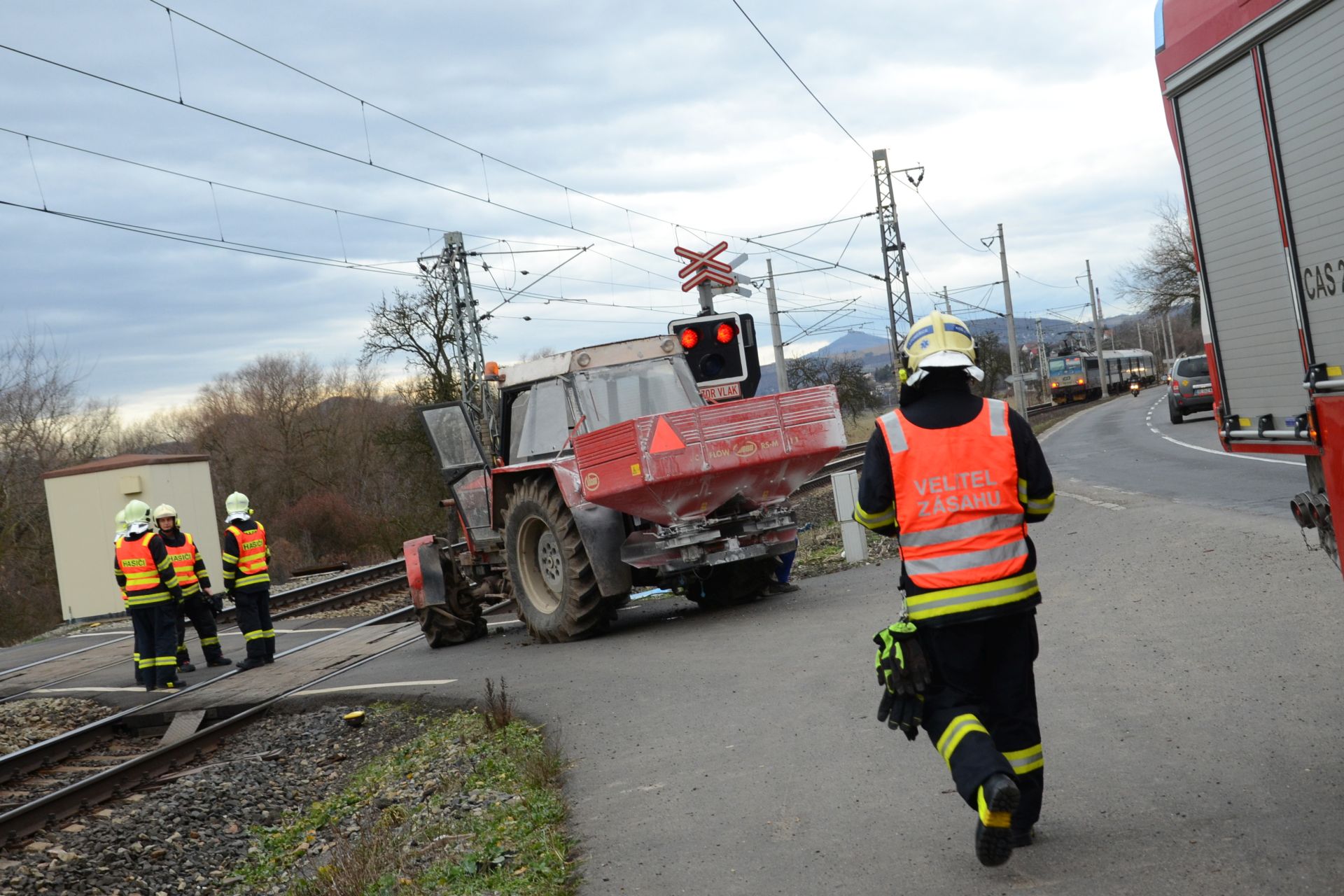 Srážka vlaku s traktorem Litoměřice (2).JPG