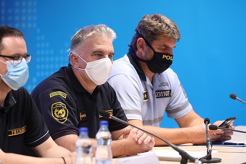 Tisková konference - členové ÚKŠ - detailní pohled