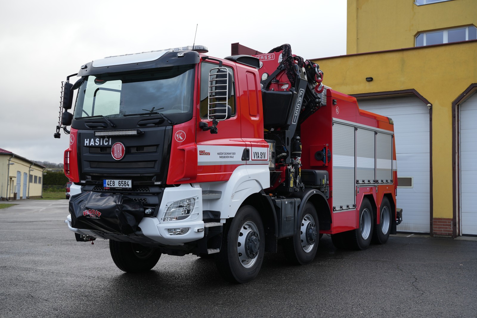 VYA-S1 Tatra158.jpg