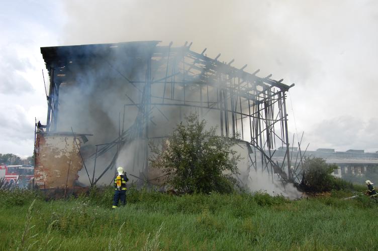 Požár hasiči likvidovali více než dvě hodiny