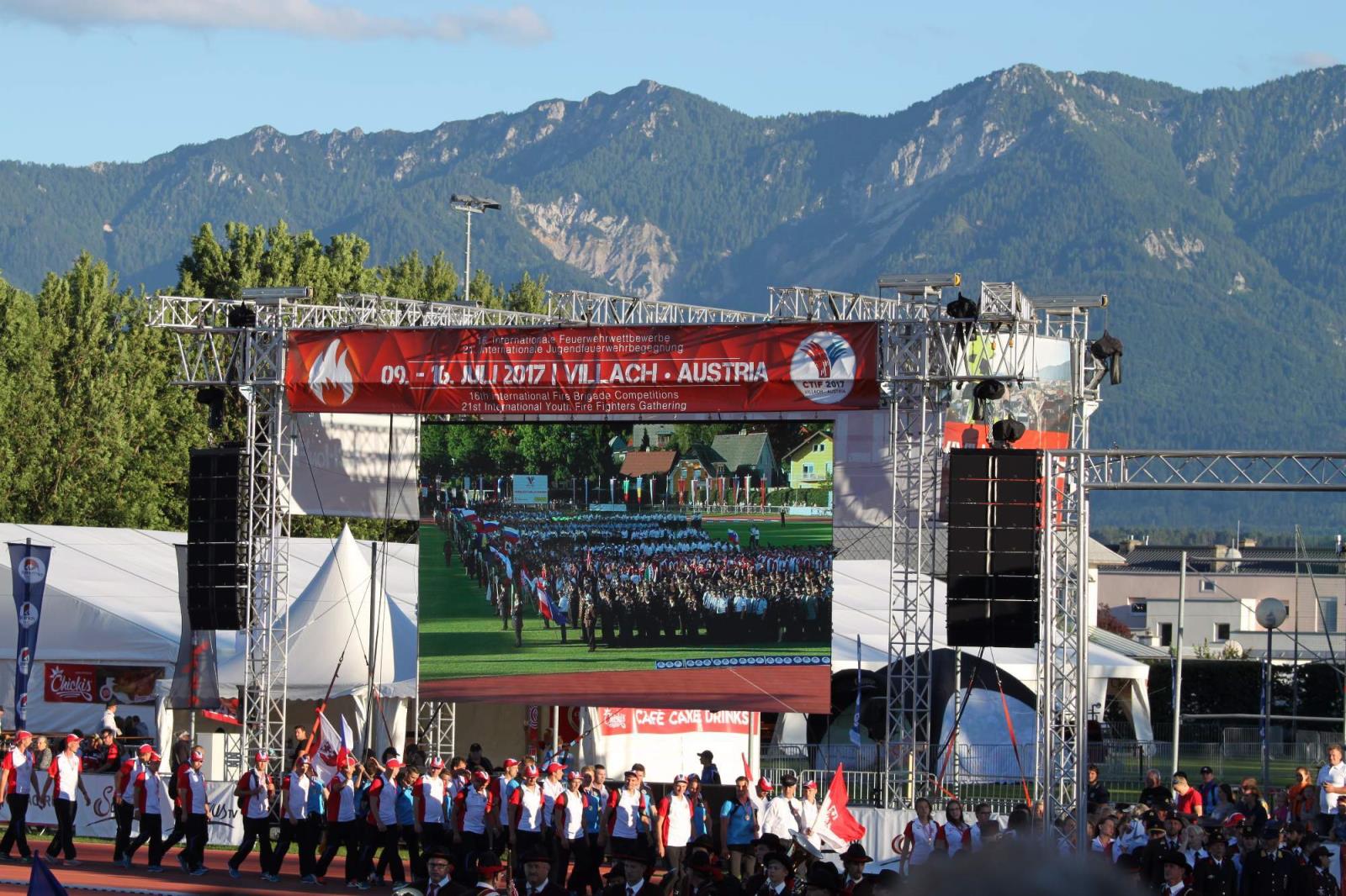 Villach11-nástup na závěrečný ceremoniál.jpg