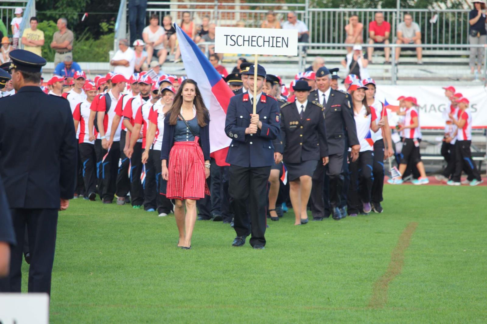 Villach7-nástup české výpravy na zahájení olympiády.jpg
